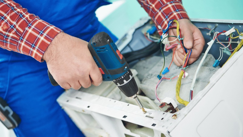 Gördes Hitachi Hitachi çamaşır makinesi kart tamiri – Su almama arızası orijinal parça ile giderildi. - Teknik servis örneği